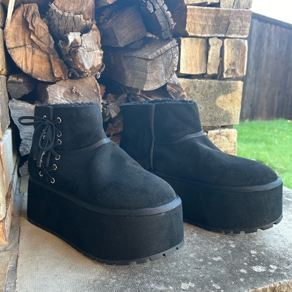 Black Chunky Platform Ankle‎ Sugar Thrillz Boots NWOB Sz-10M. O